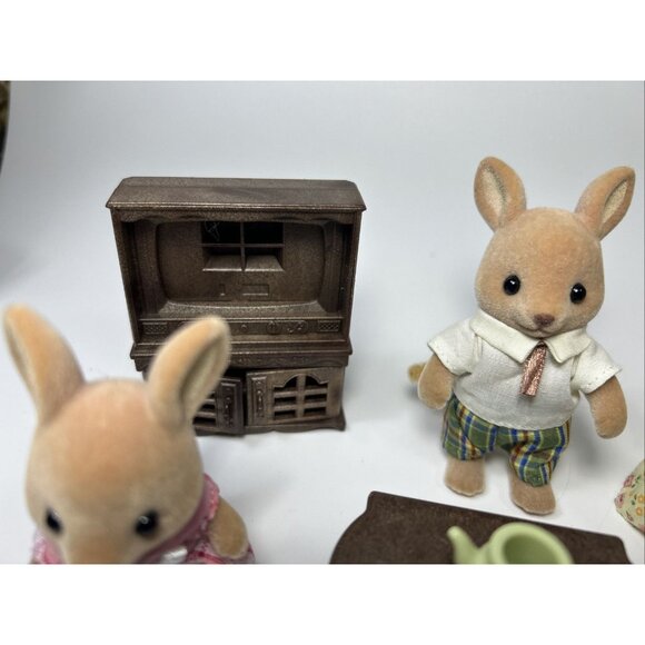 Sylvanian Families Calico Critters Figures Lot 4 kangaroo And Furniture - Picture 5 of 6